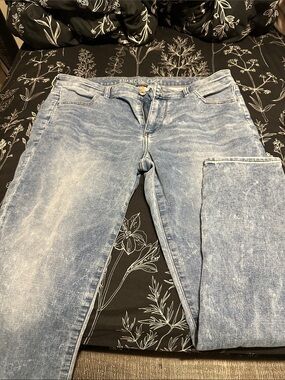 American Eagle Outfitters Light Faded Blue Skinny Jeans
